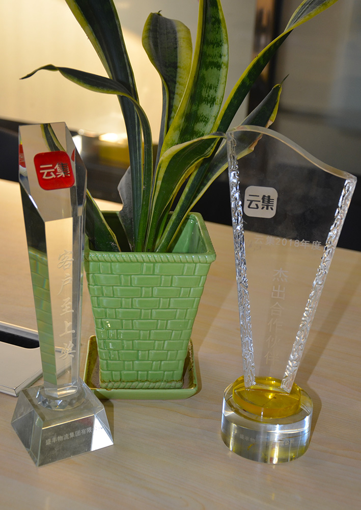 服務(wù)取勝，載譽(yù)而歸